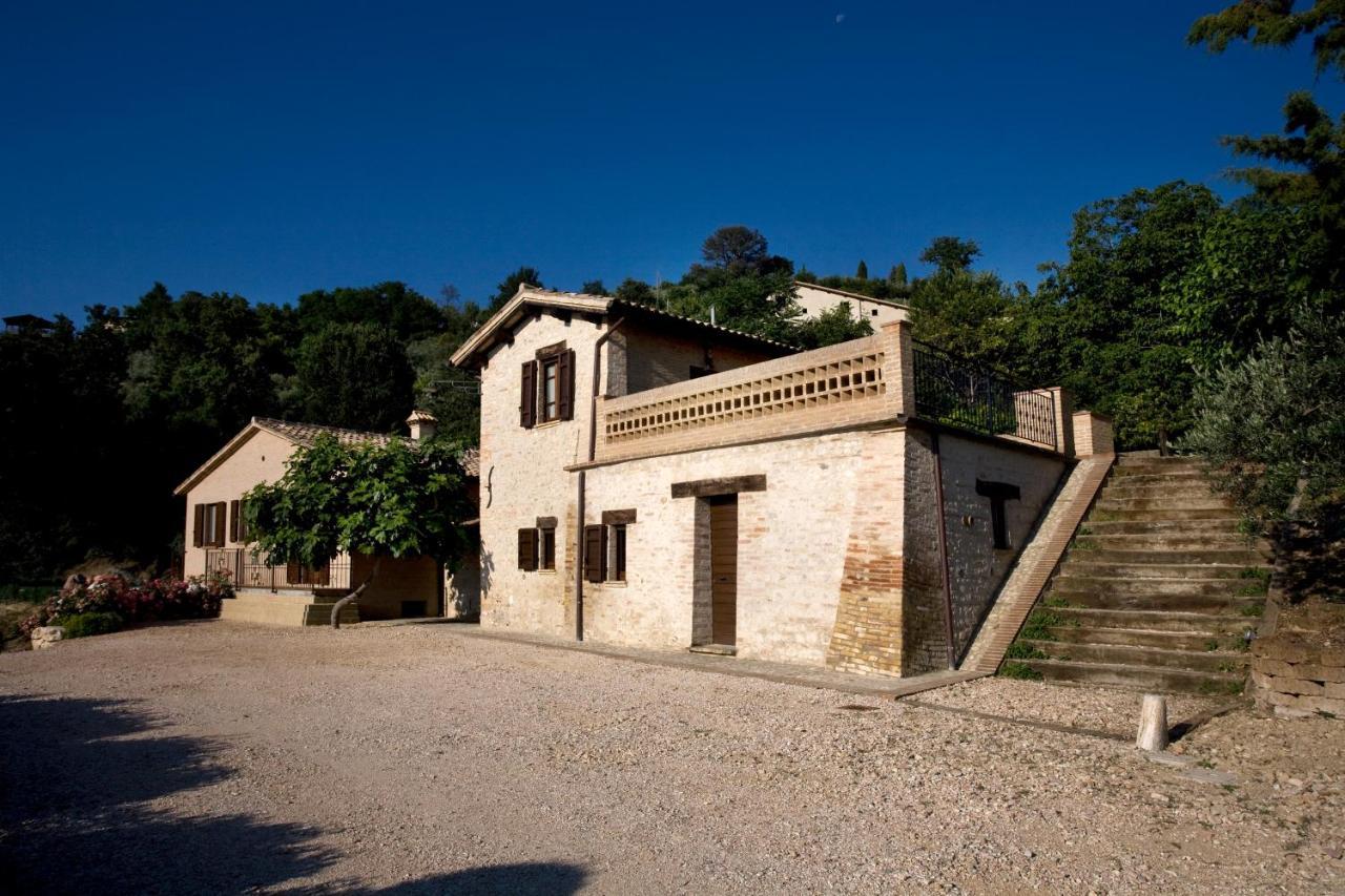 Agriturismo Il Girasole Монтефалько Экстерьер фото