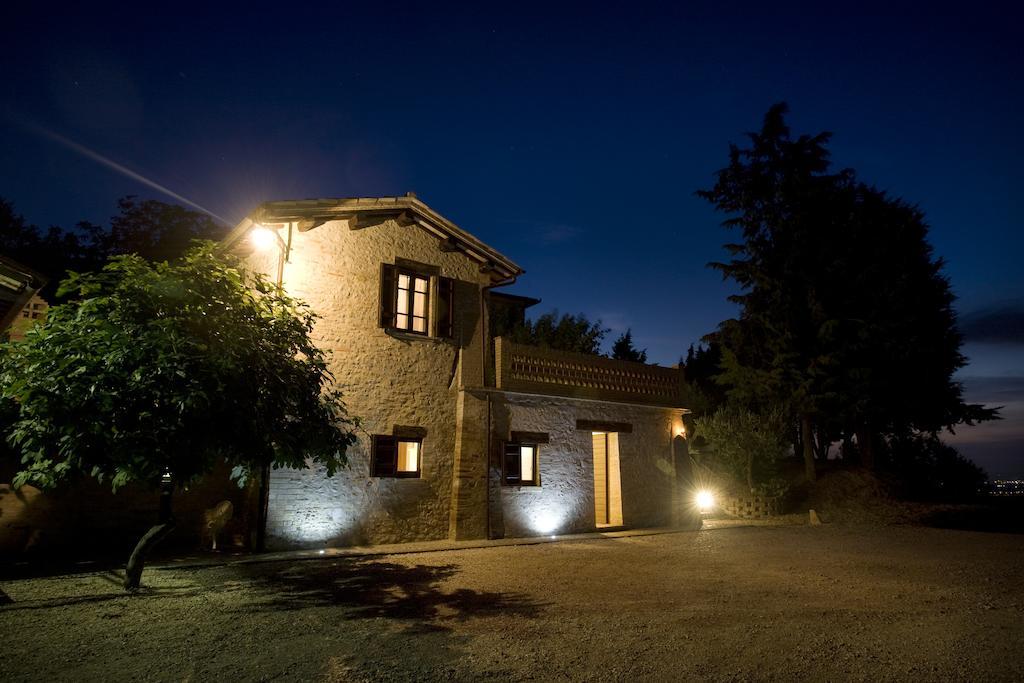 Agriturismo Il Girasole Монтефалько Экстерьер фото