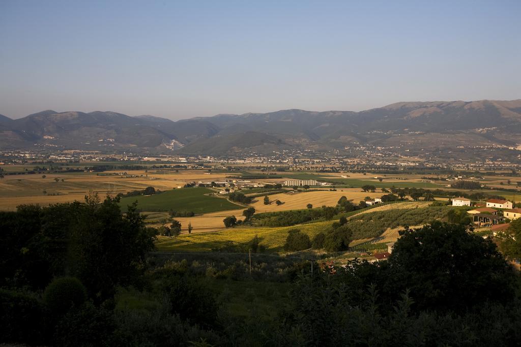 Agriturismo Il Girasole Монтефалько Экстерьер фото
