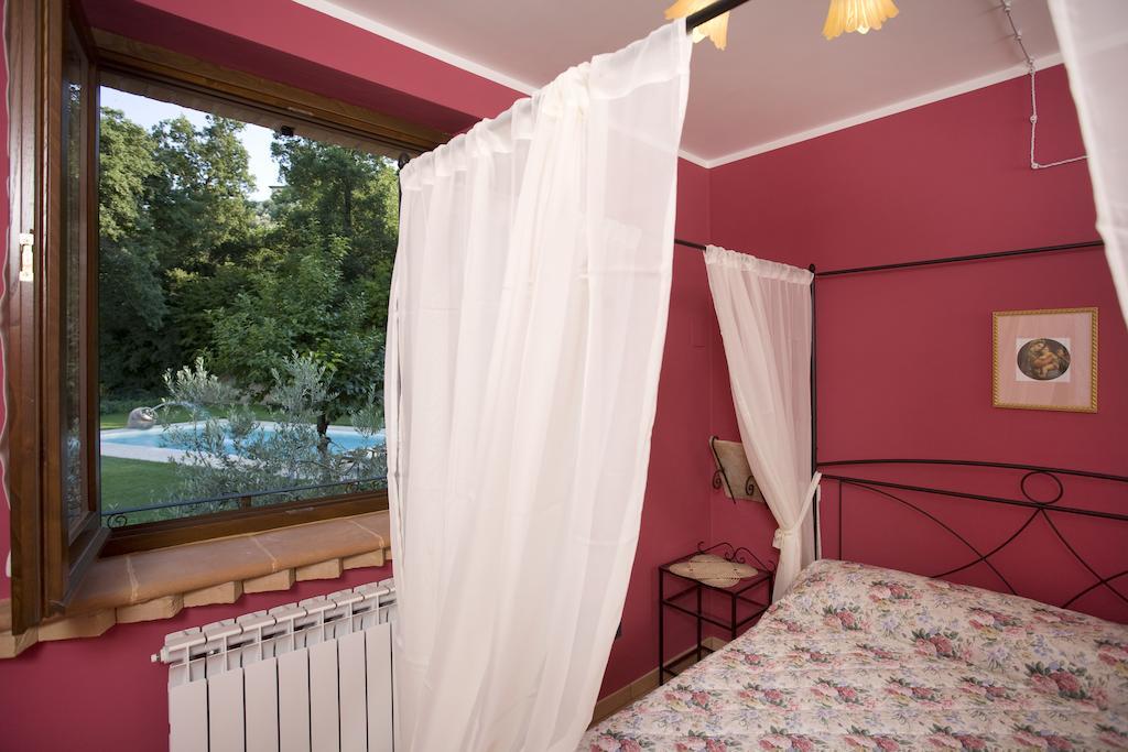 Agriturismo Il Girasole Монтефалько Номер фото